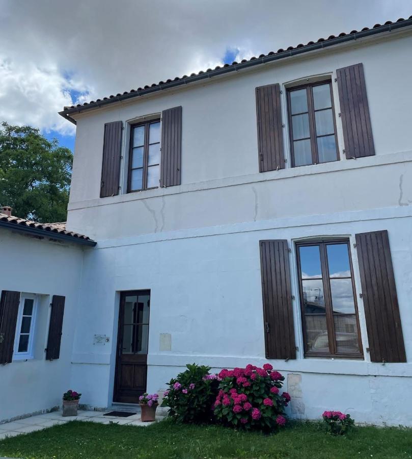 Bed and Breakfast Ferme De Maillezais L'Houmeau Exterior foto